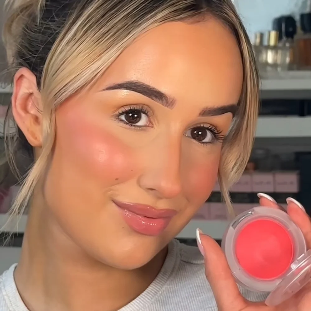 MAC Go Play Bouncy Blush in Heat Index -Bright Pink